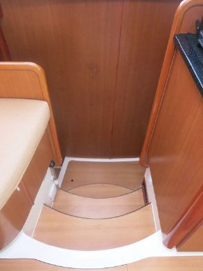 Used Sail Catamaran for Sale 2007 Leopard 46  Layout & Accommodations